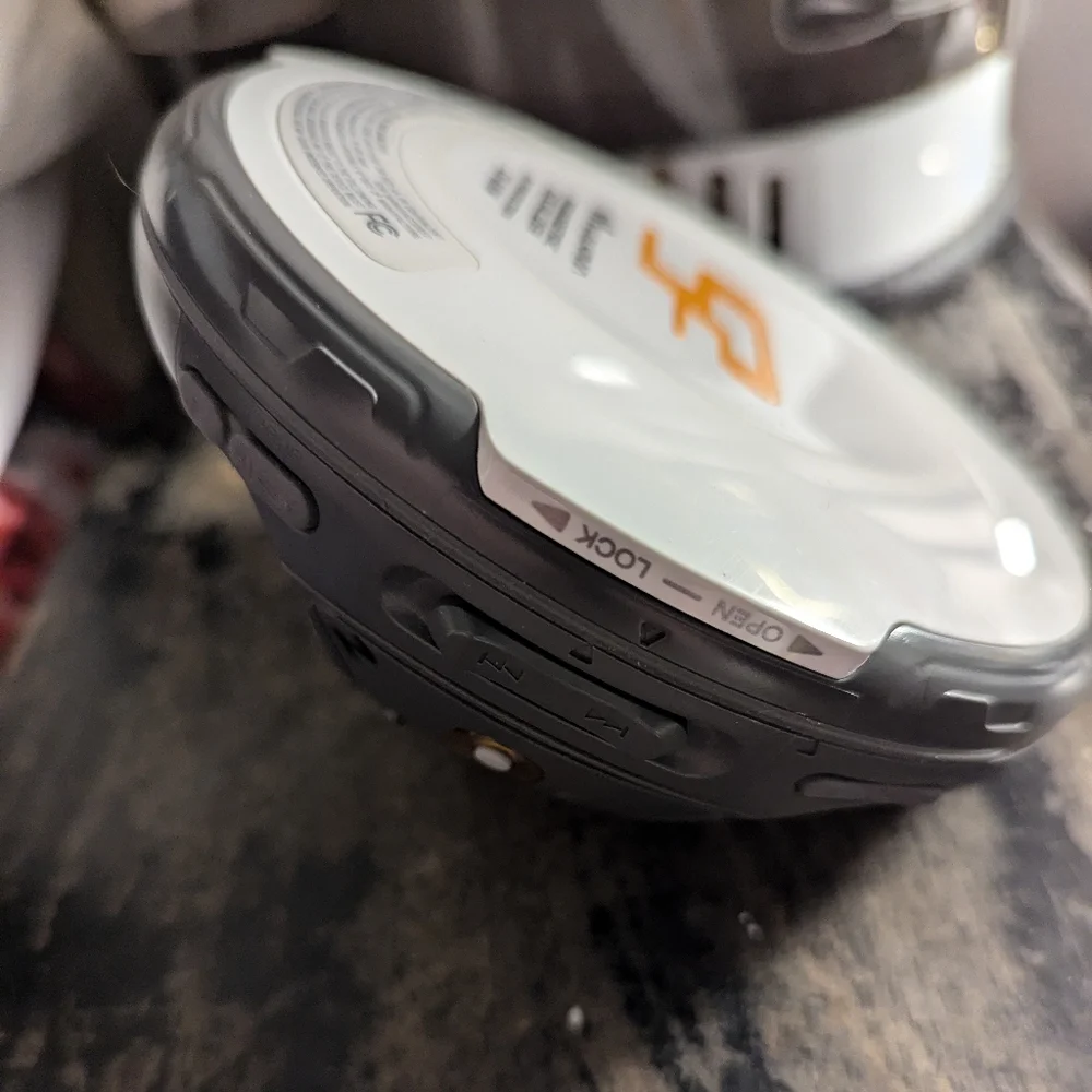 Pre-Owned Sony D-ns707f S2 Sports Atrac Walkman Portable C. Player/Digital Tuner - Picture 2 of 4